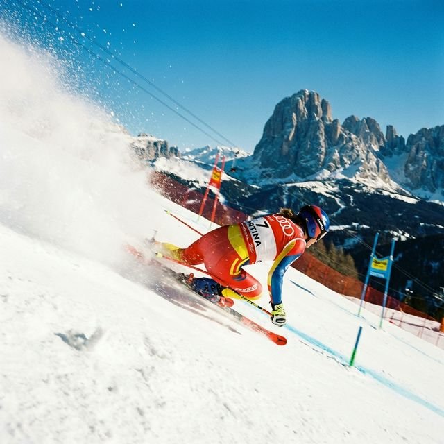 Adrenalina a 130 km/h: El Esquí Alpino en Cortina